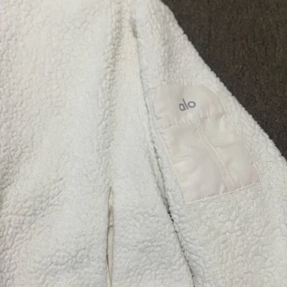 ALO Yoga White Sherpa Jacket - Picture 3 of 4
